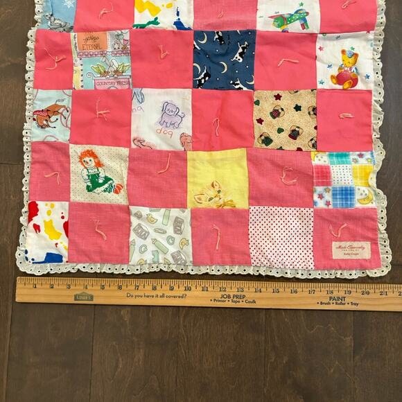 Vtg Homemade Patchwork Cotton Baby Quilt 28x21”‎ Scalloped Edge Eyelet Lace Trim - Picture 6 of 13